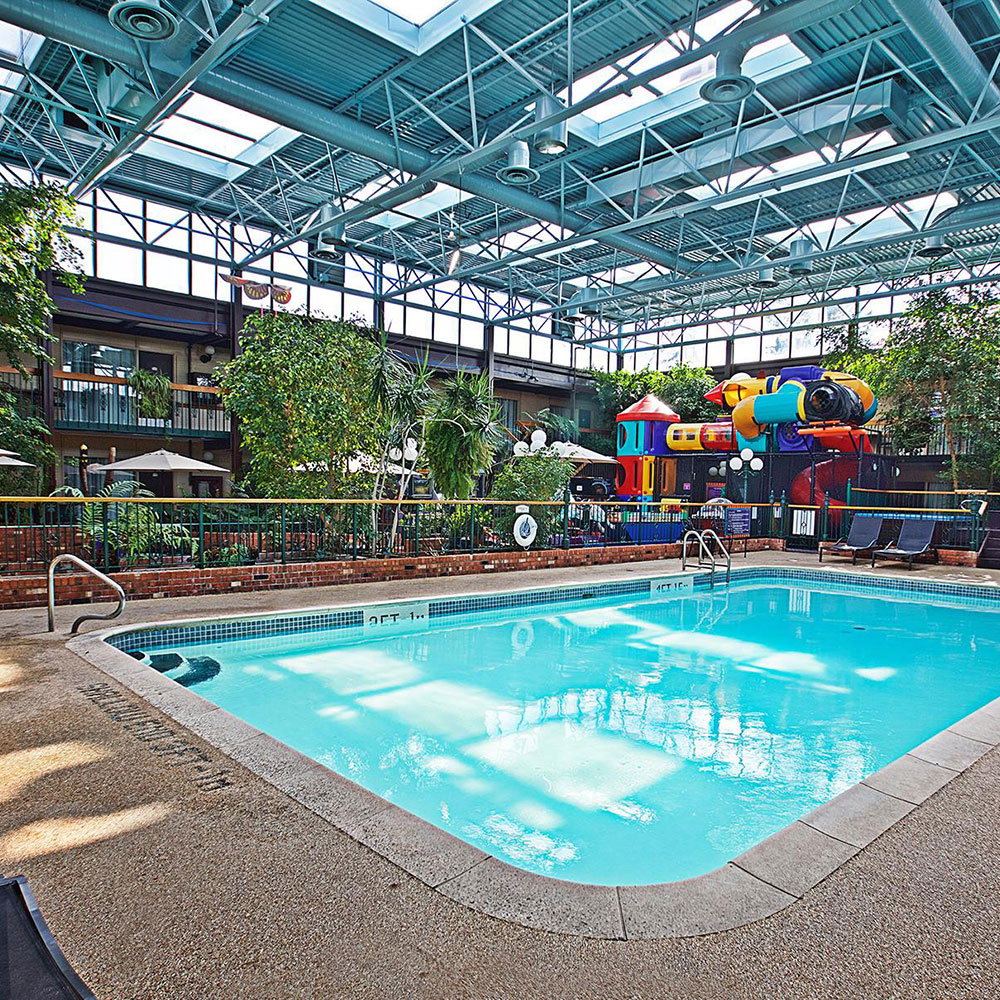 BestWesternCairnCroftPoolprofile Lundy’s Lane Niagara Falls