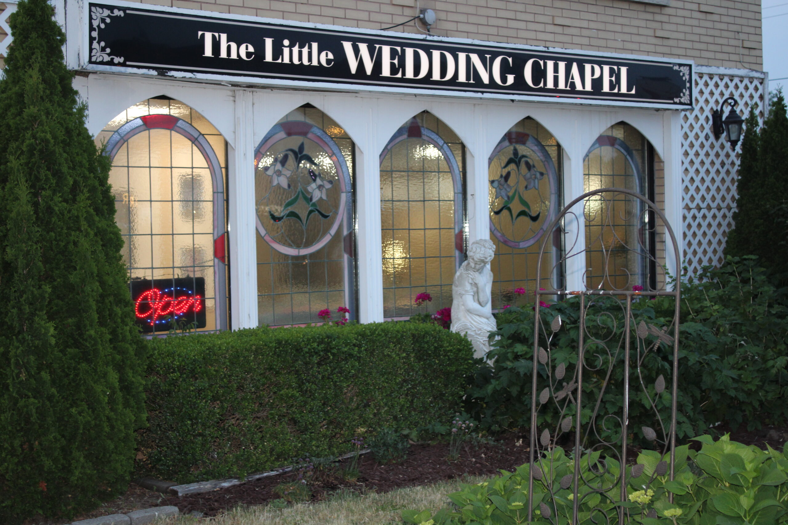 The Charming Little Wedding Chapel - Lundys Lane Niagara Falls